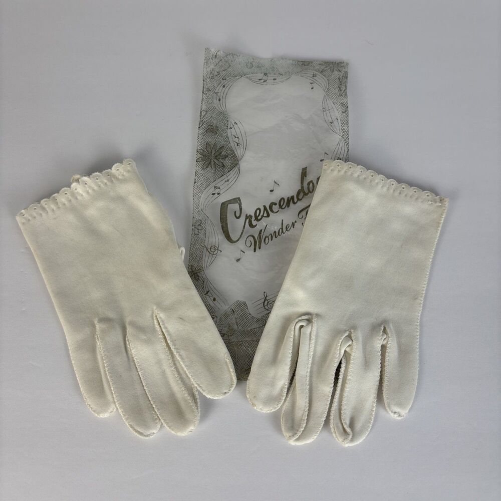 VTG Crescendoe Women's Gloves White Short Scalloped Eyelet Edge Size 7 1/2